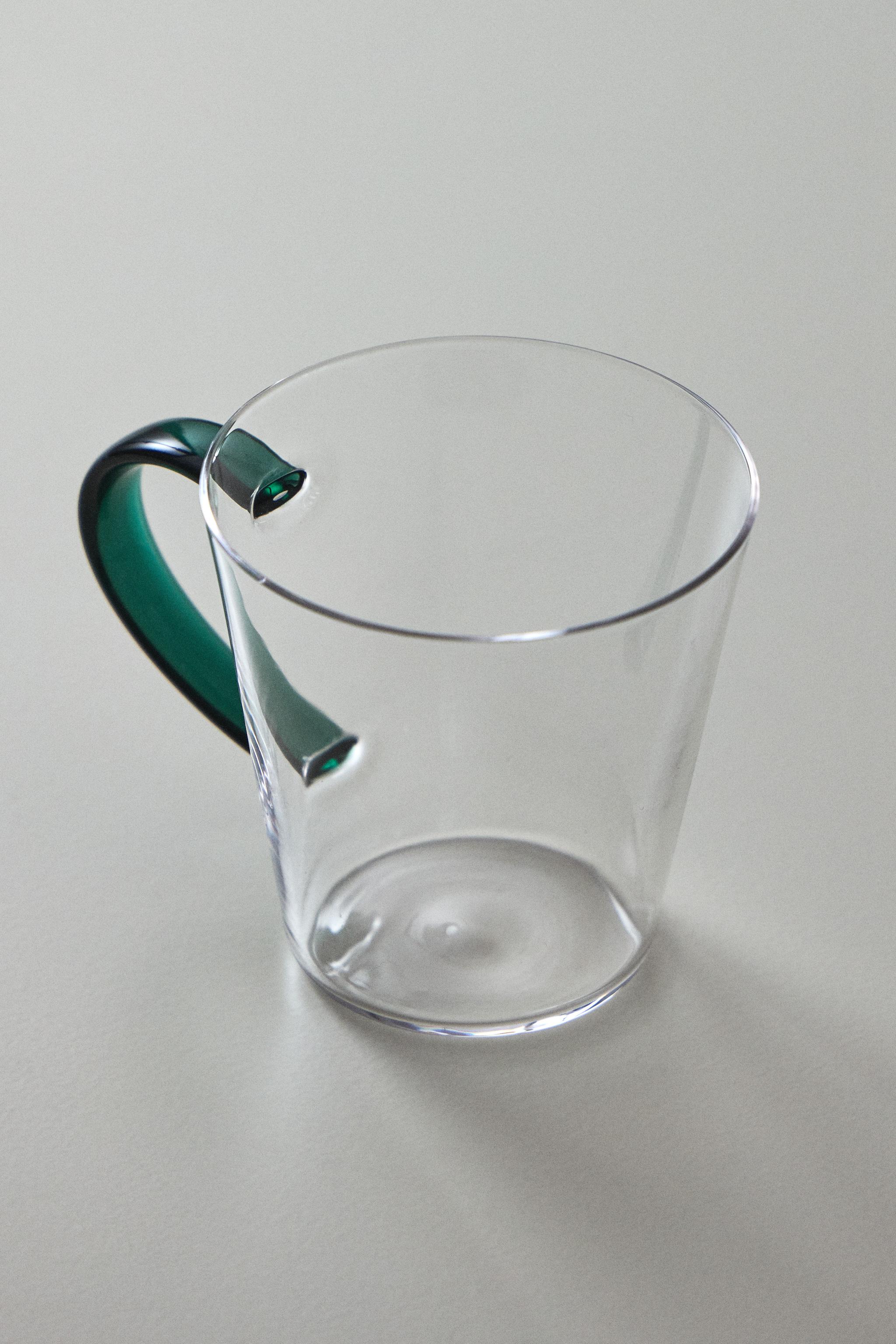 BOROSILICATE GLASS MUG WITH COLOURED HANDLE